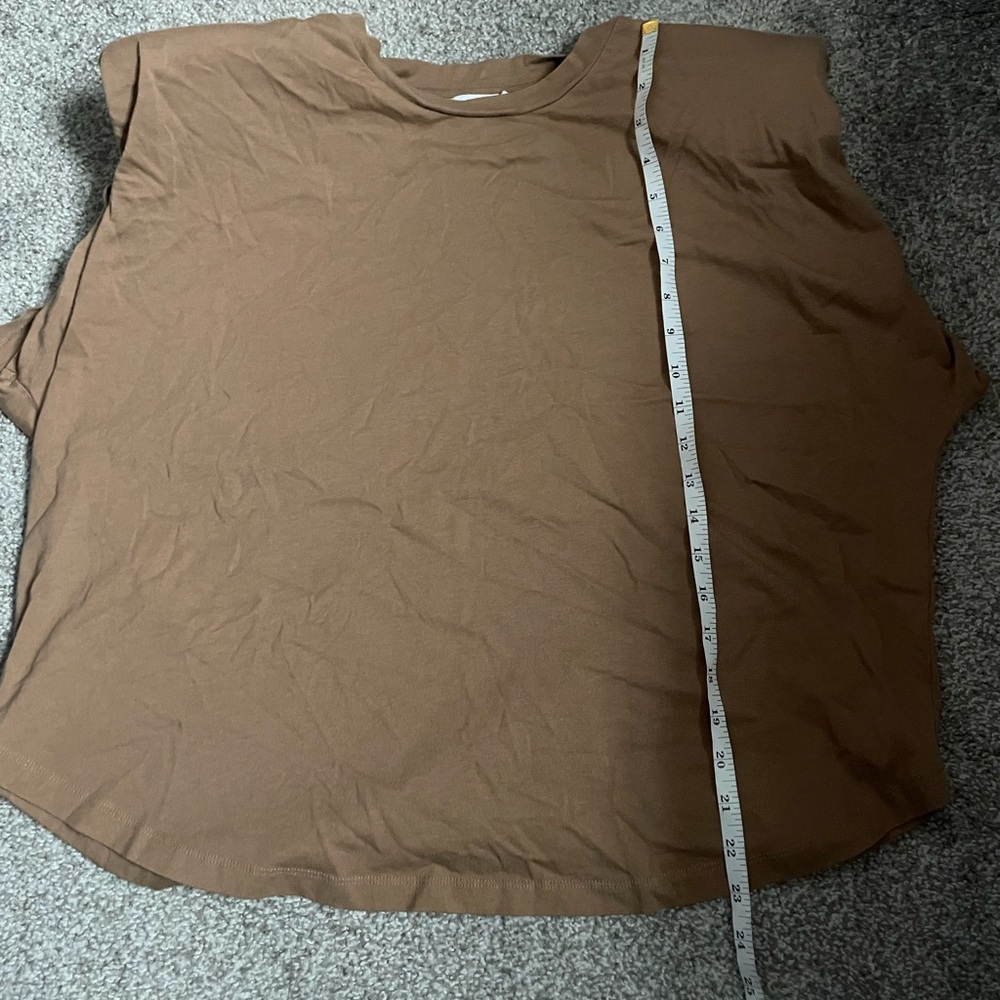 Good American Strong Shoulder Tank Taupe 4 - Picture 7 of 10